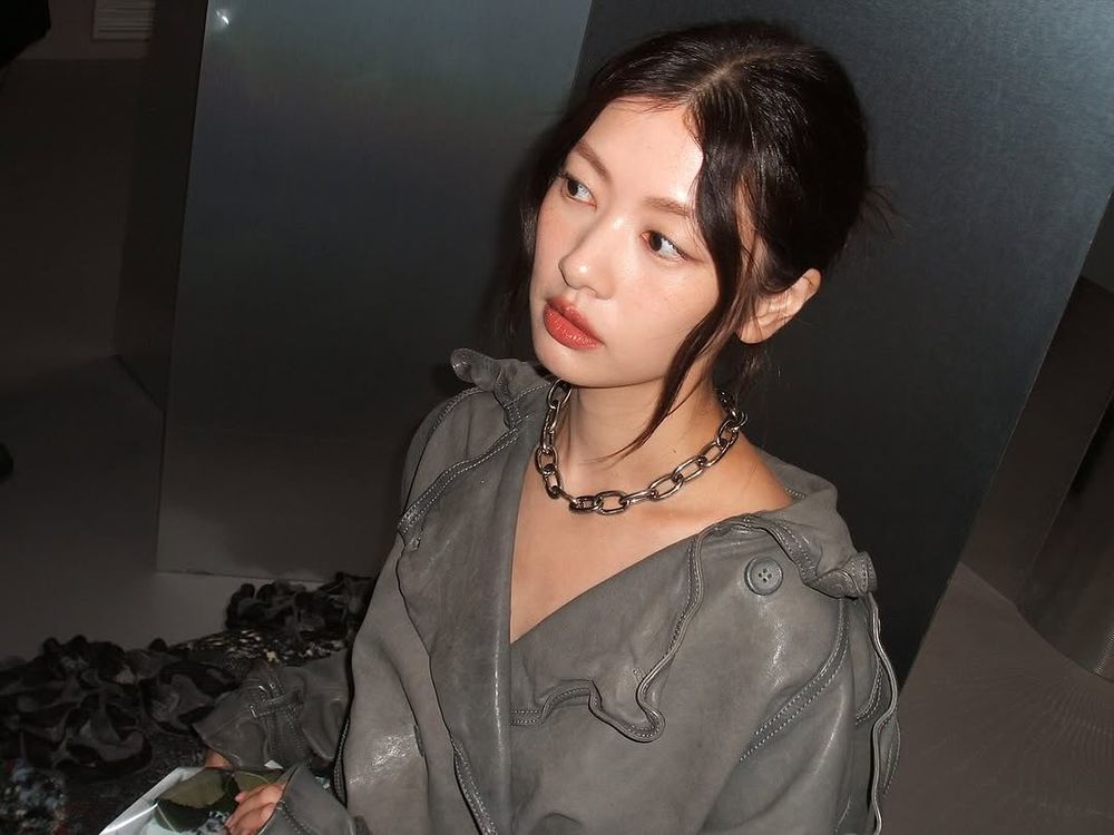 韓劇《媽朋兒》庭沼珉驚喜現身Acne Studios時裝週大秀！美腿長到不可思議！-3