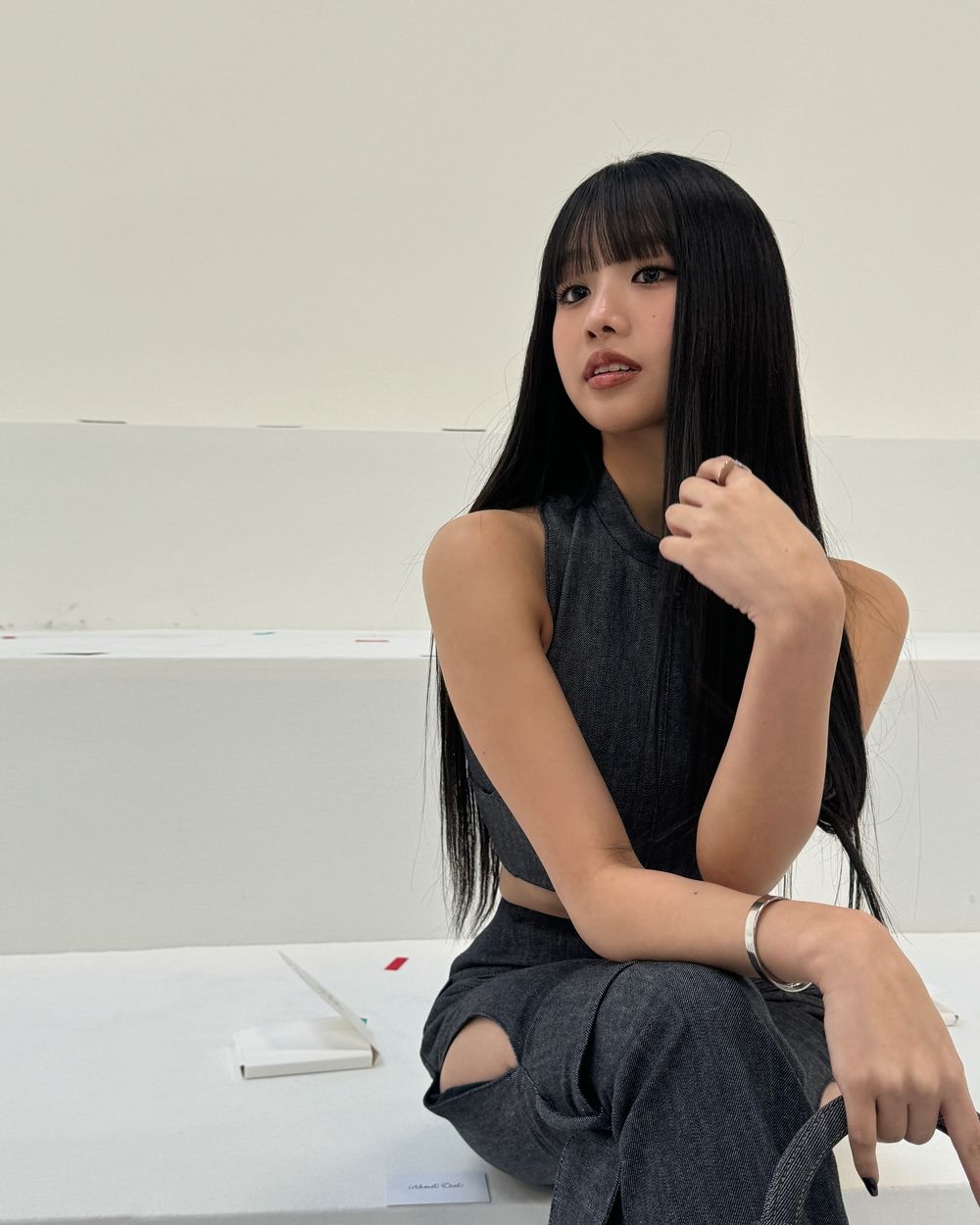 時裝周Natty直接騎重機入場？！有肉頂級好身材巴黎暴動、完全是courrèges女王！-4