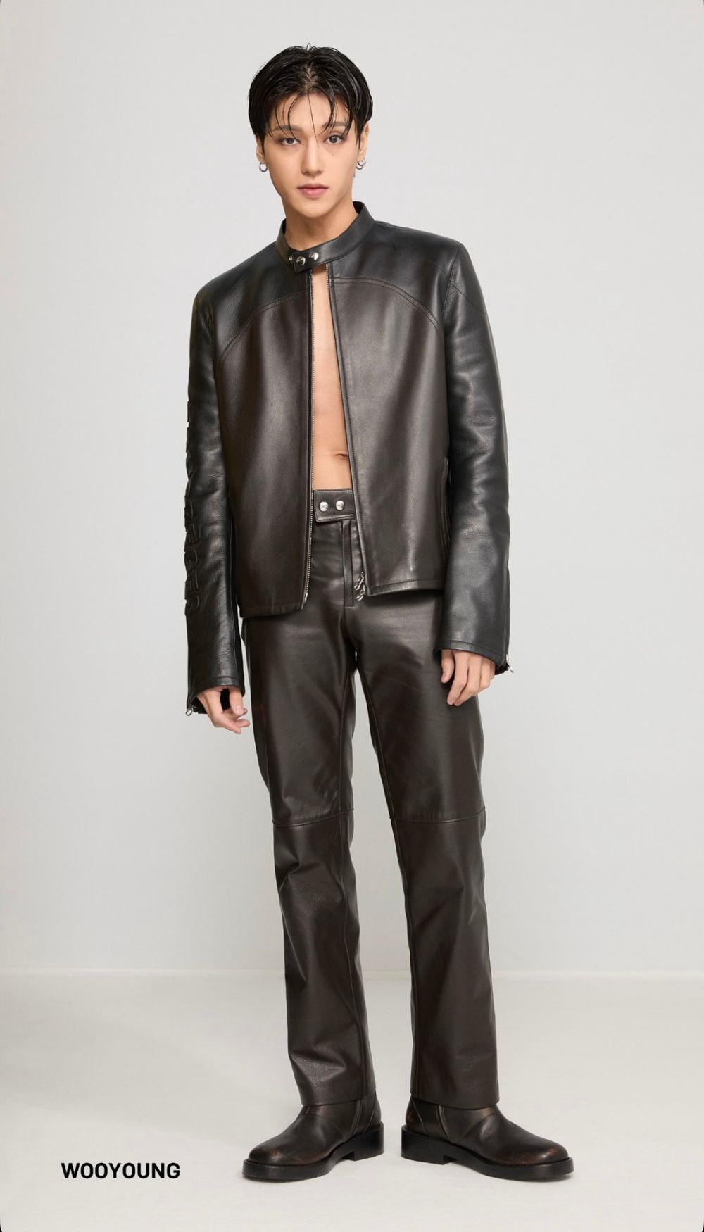 ATEEZ友榮太犯規！直接「半裸上身」出席courrèges大秀、巧克力腹肌根本極品男神！-4