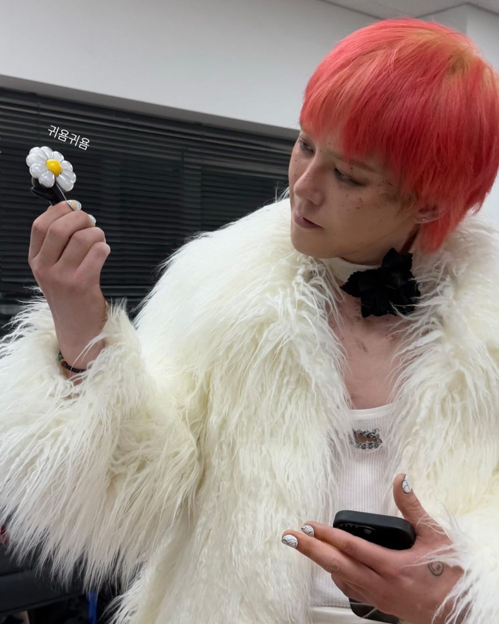GD權志龍個人應援手燈開賣時間、地點公開！專屬雛菊造型搭上充電花盆可愛爆表！-2