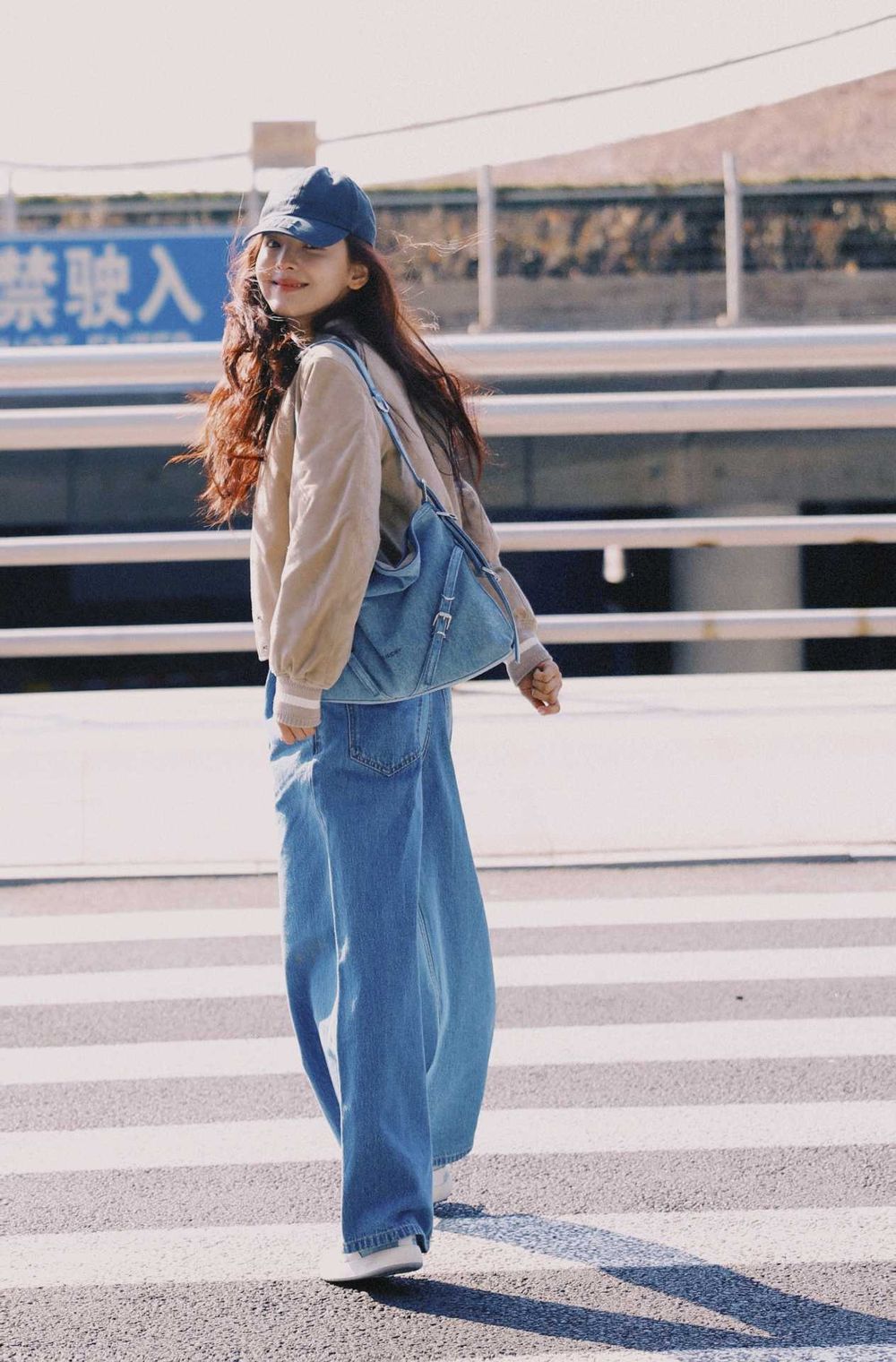 初戀女神《難哄》章若楠現身GIVENCHY大秀！黃色長洋裝+紅棕捲髮根本仙女下凡！-5