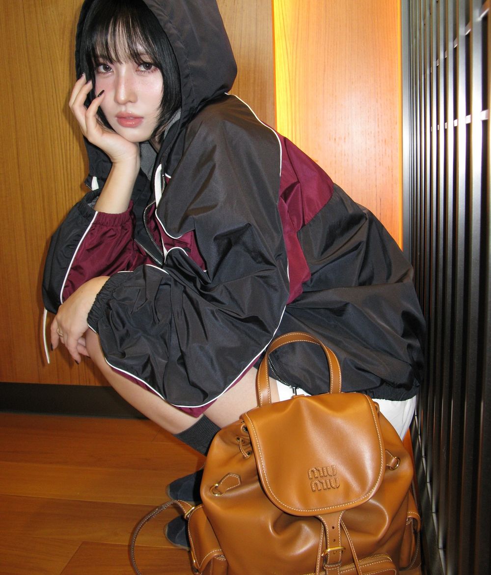 MiuMiu四仙女出發時裝週！張員瑛、Minnie、Momo、MEOVV Ella機場生圖美翻！-8