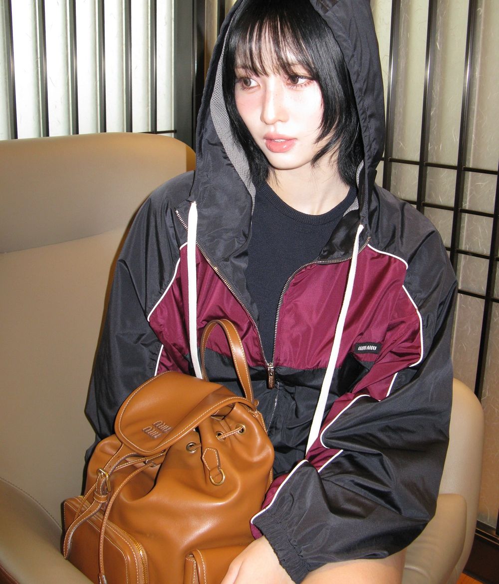 MiuMiu四仙女出發時裝週！張員瑛、Minnie、Momo、MEOVV Ella機場生圖美翻！-7