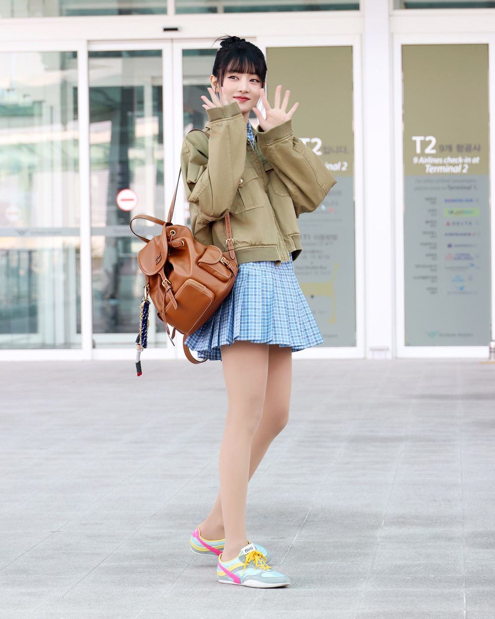 MiuMiu四仙女出發時裝週！張員瑛、Minnie、Momo、MEOVV Ella機場生圖美翻！-13