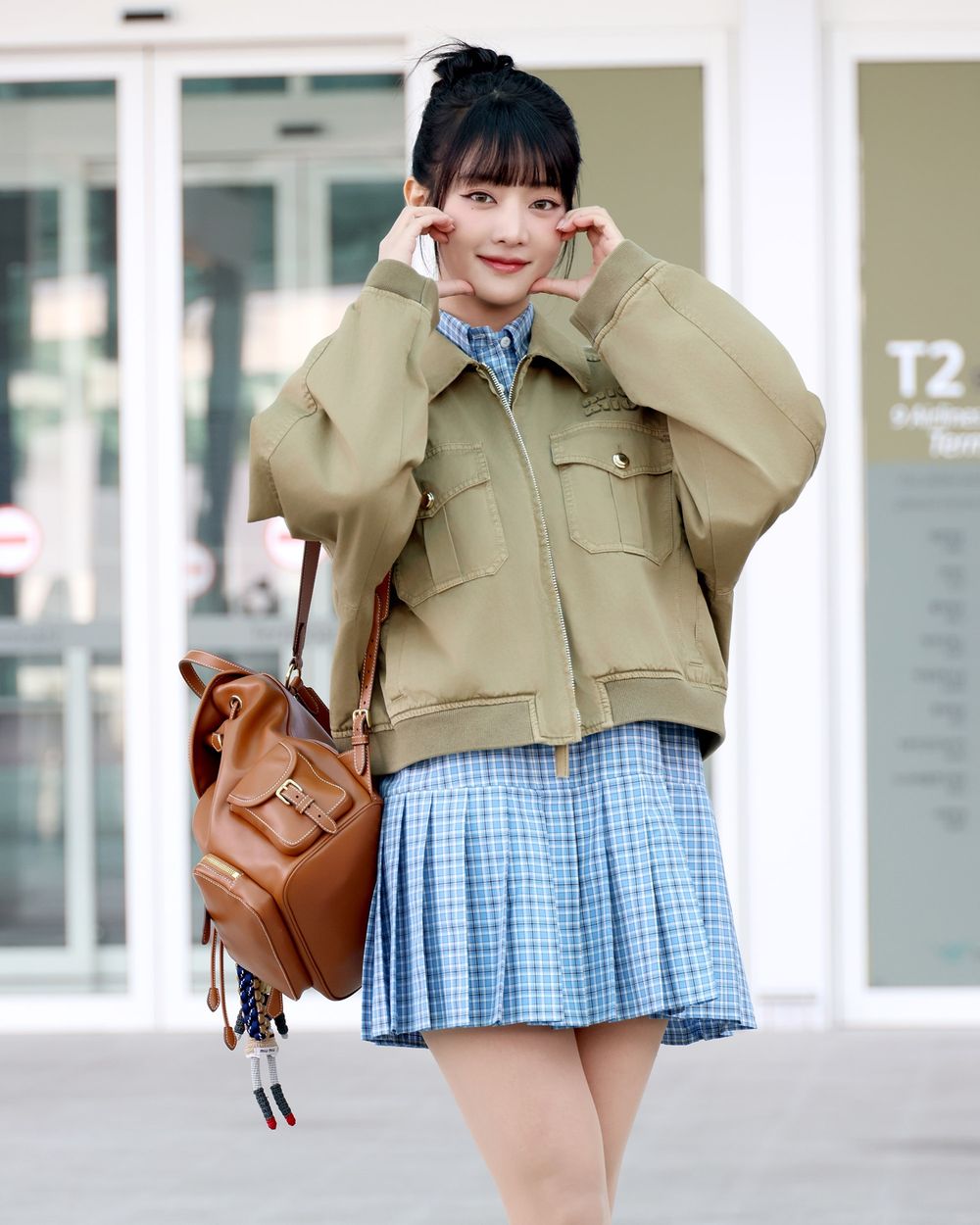 MiuMiu四仙女出發時裝週！張員瑛、Minnie、Momo、MEOVV Ella機場生圖美翻！-14
