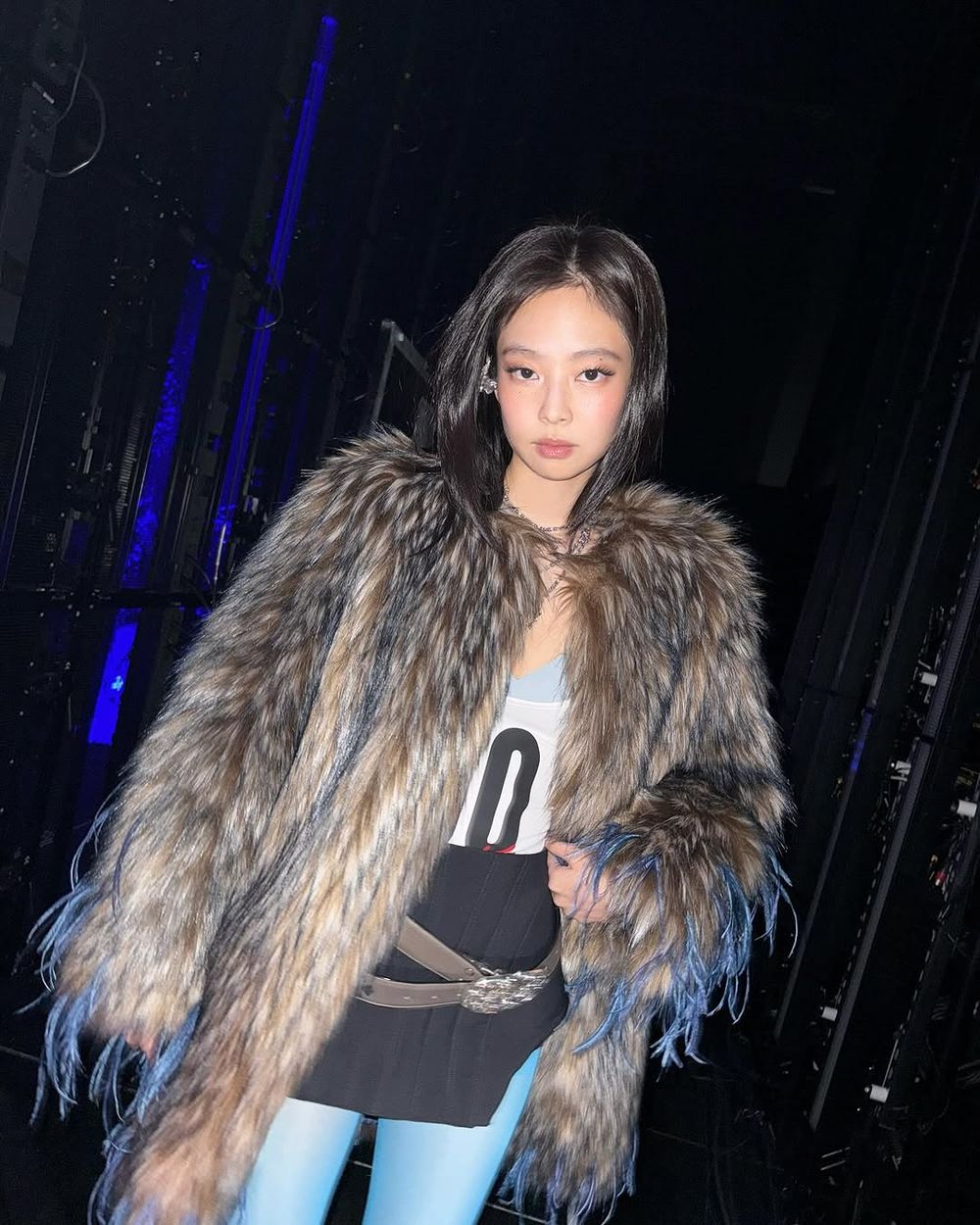 Jennie新歌MV「凱蒂貓內衣」找到了！6套打歌造型一次看、內褲邊外露辣翻天！-11