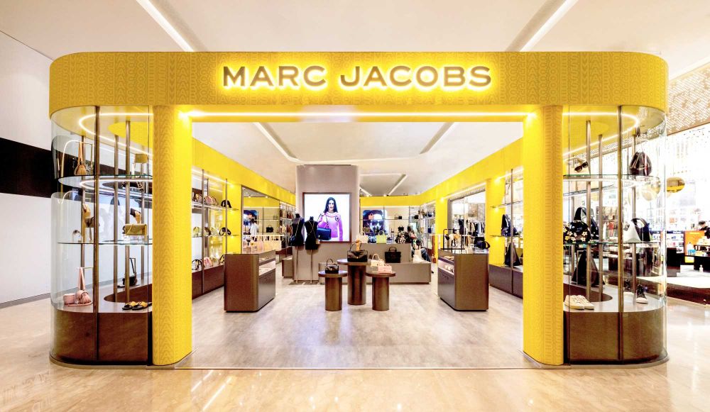 MARC JACOBS高雄概念店太好逛！小雛菊「托特包、便當包」爆款包這裡通通有！-2