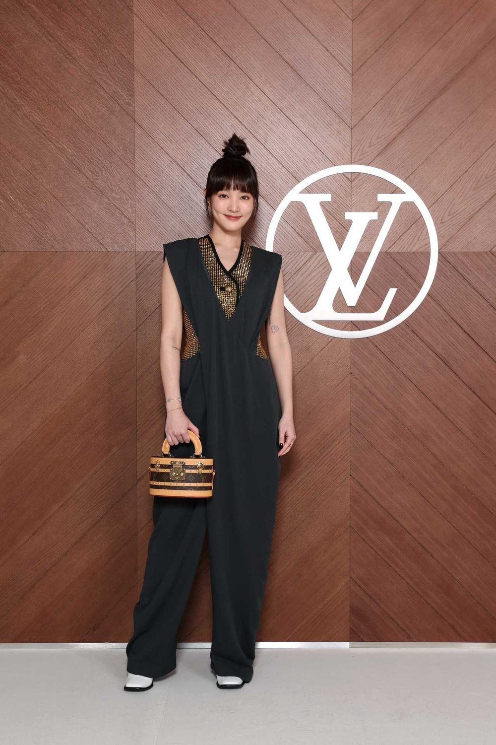 LV巴黎大秀亮點多到看不完！Felix再登台走秀，Lisa、全智賢、王淨各國女神全來了！-3