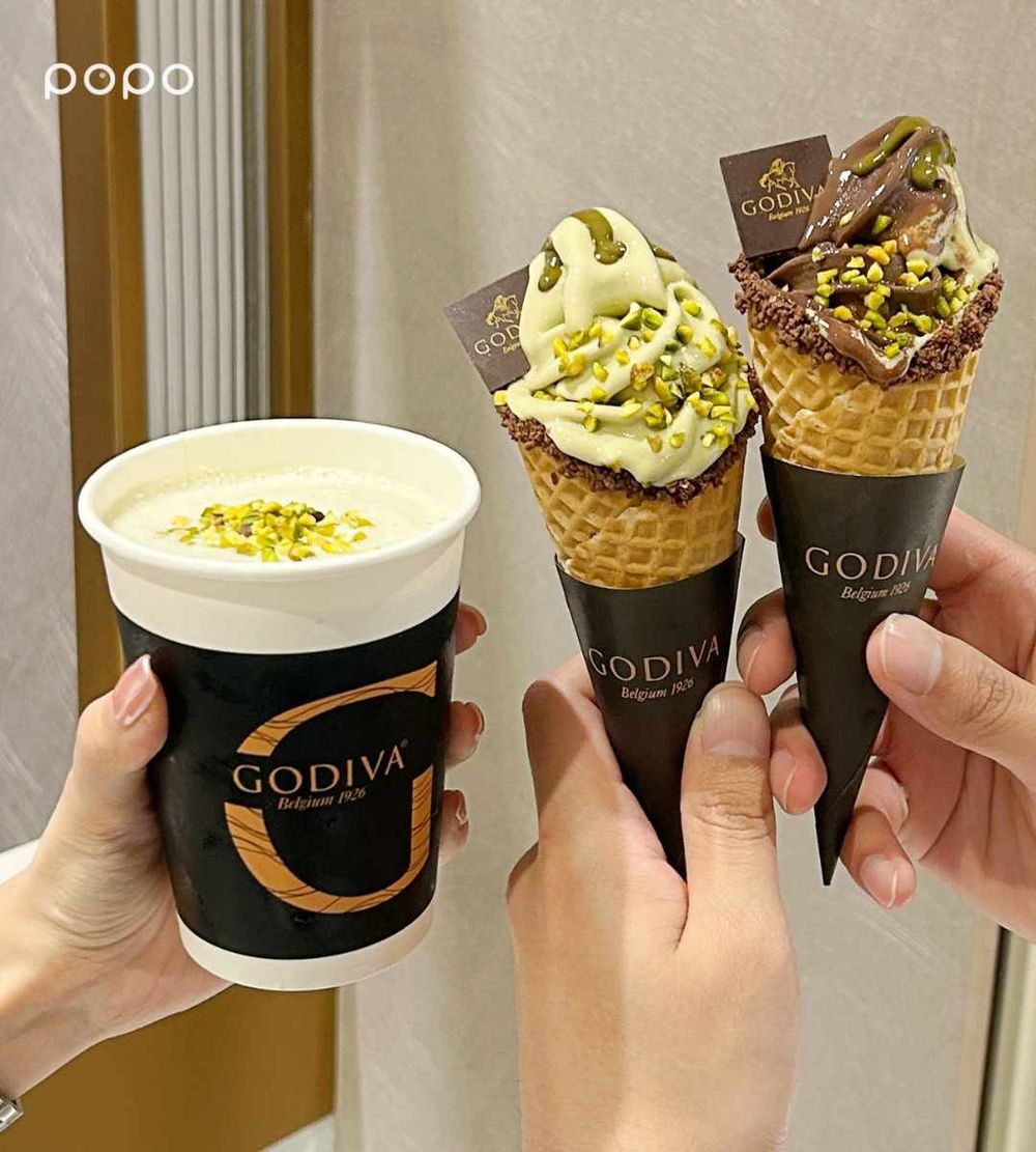 2025春季必吃8款冰淇淋新品整理！GODIVA開心果巧克力霜淇淋、哈根達斯脆皮雪糕⋯快衝去吃！-3