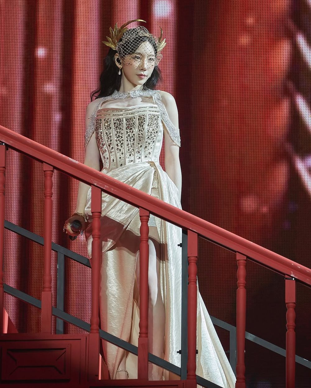 2025泰妍台灣演唱會妝容解析！全臉只用「benefit」同款唇釉色號公開、腮紅疊擦「這個」是重點！-9