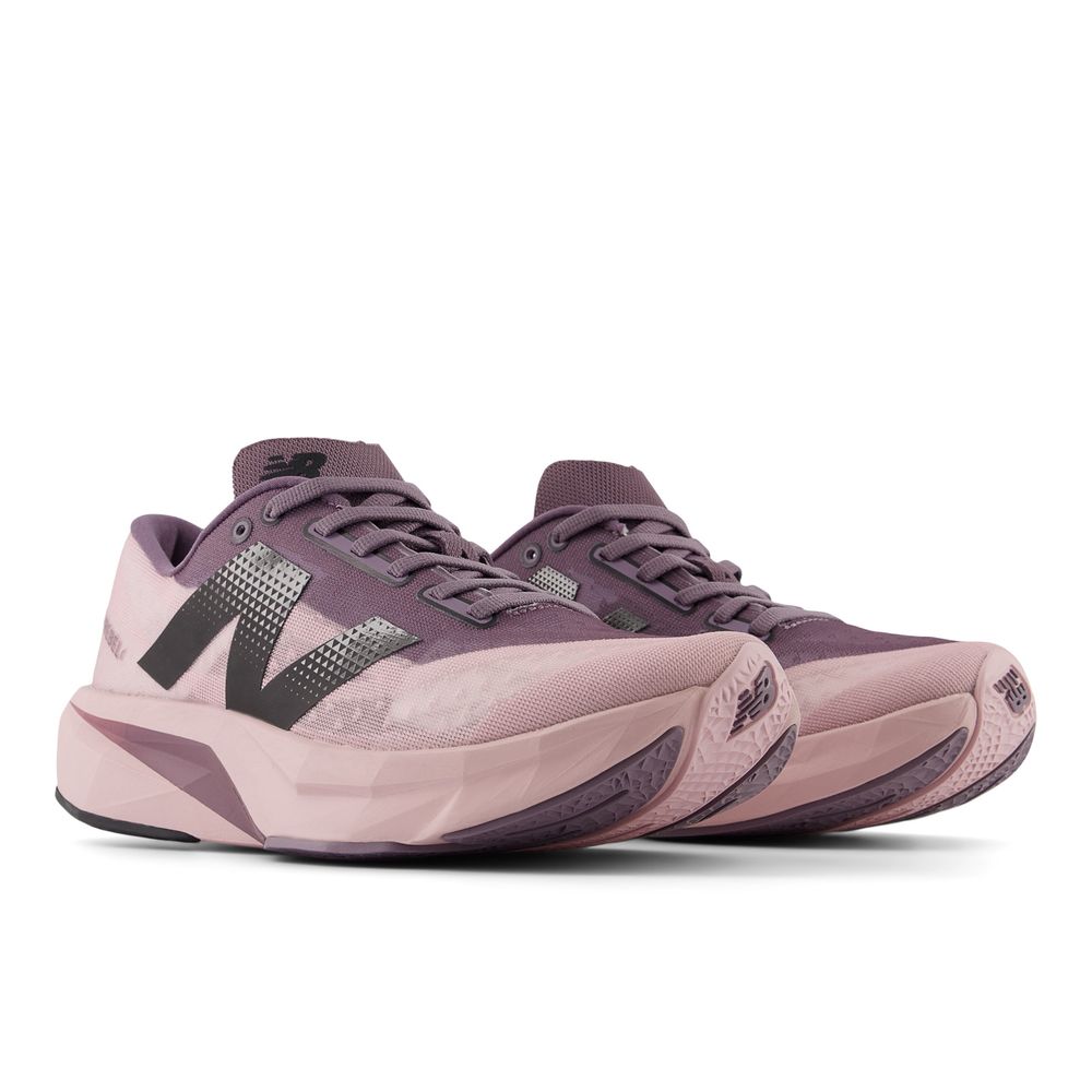 New Balance夢幻跑鞋來了！FuelCell Rebel v4超輕盈又Q彈、跑步選這雙就對了！-7
