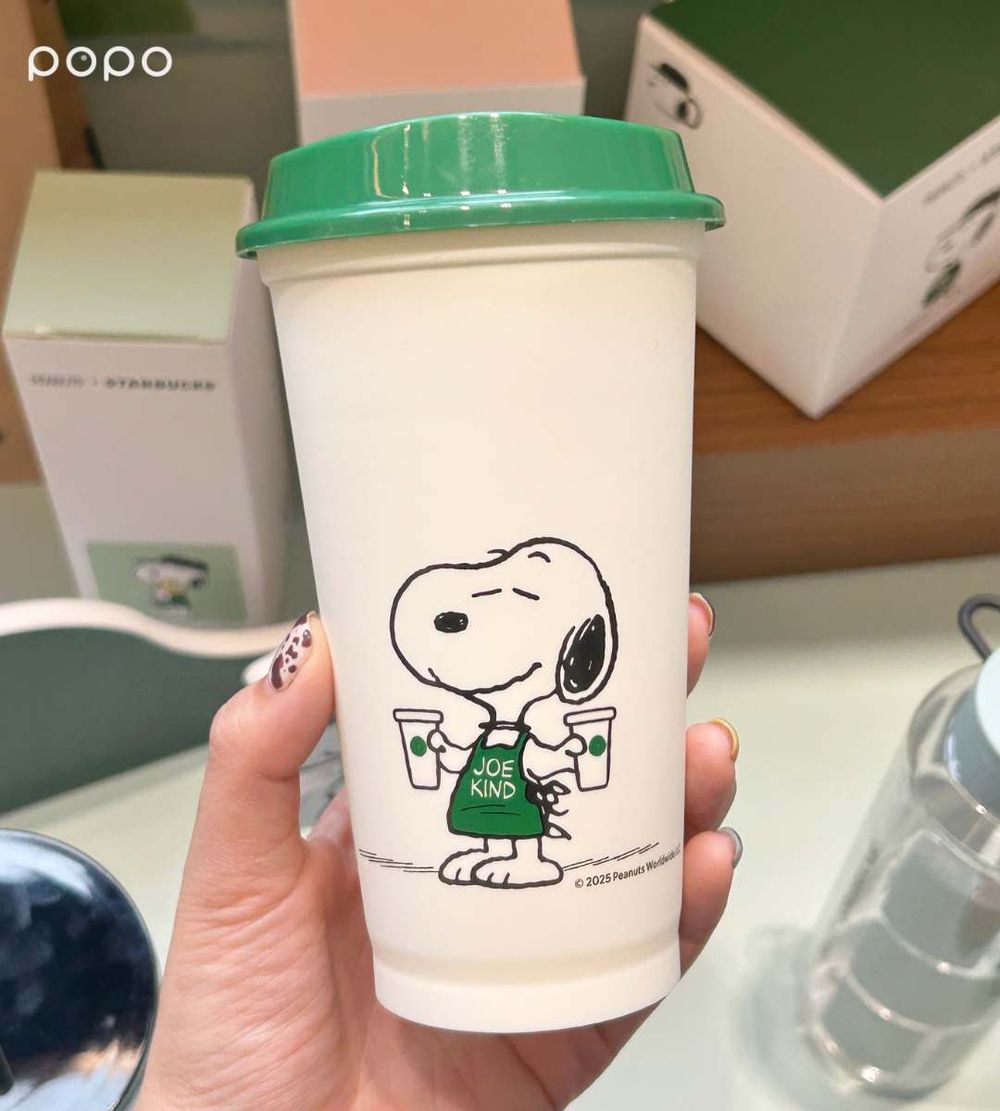 星巴克跟史努比聯名了！萌炸史努比大頭隨行杯、馬克杯全都超欠買，史努比可可星冰樂同步開賣！-15