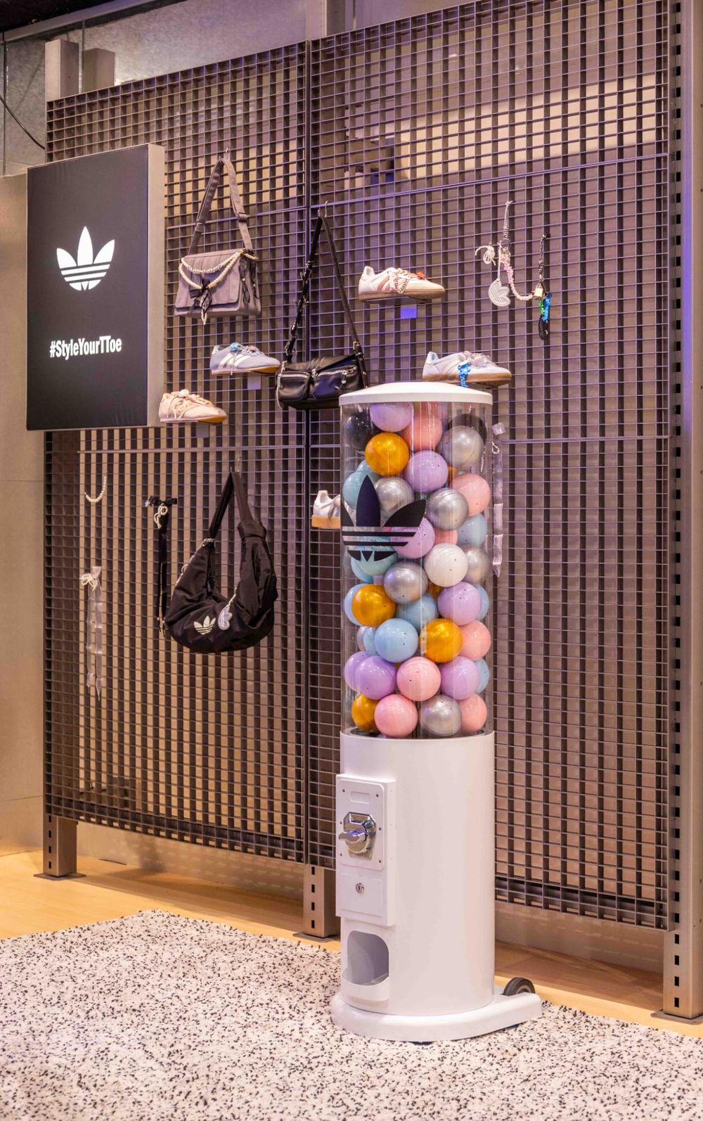 adidas信義概念店新開幕！全台最大鞋牆在這裡「爆紅芭蕾舞鞋、天空藍跆拳道鞋」都有賣！-3