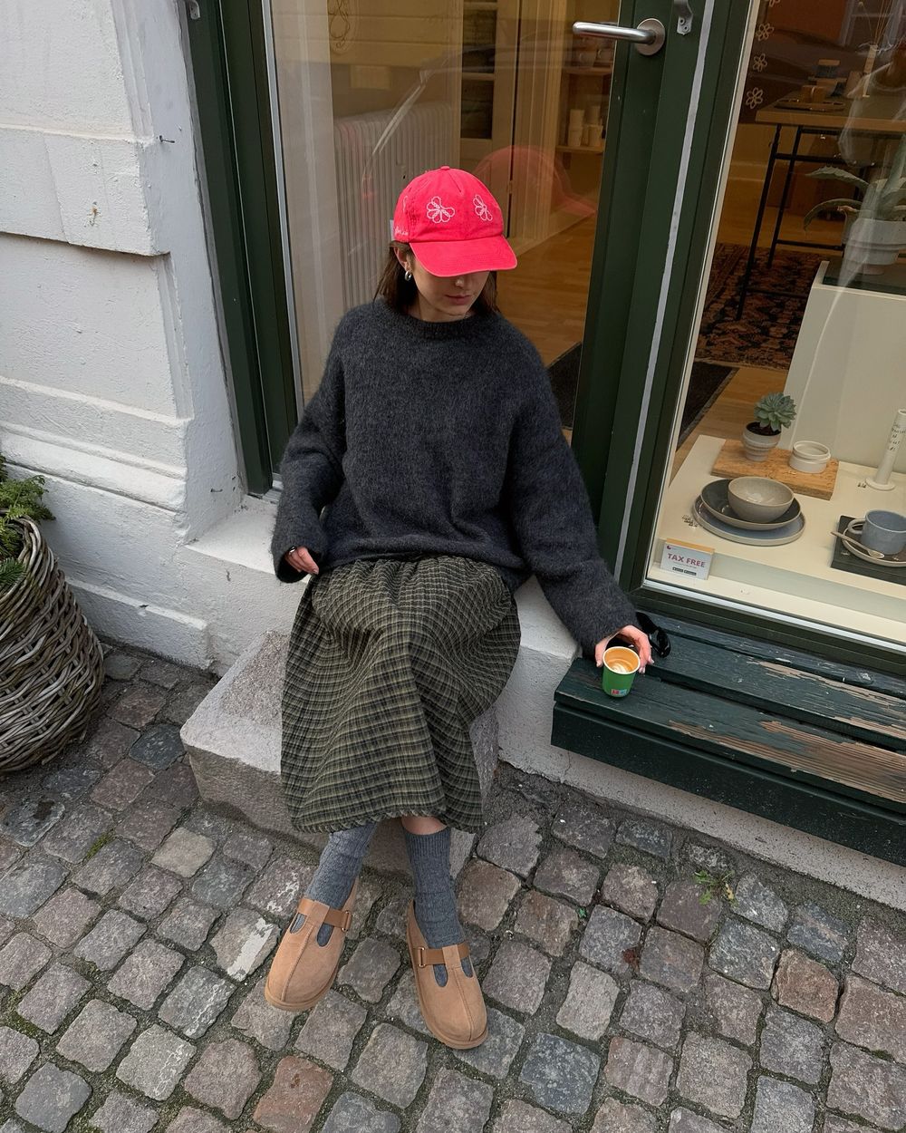 韓國女生都買了！UGG爆款「厚底木屐鞋」兩段式增高、一穿上腿看起來又細又直！-5