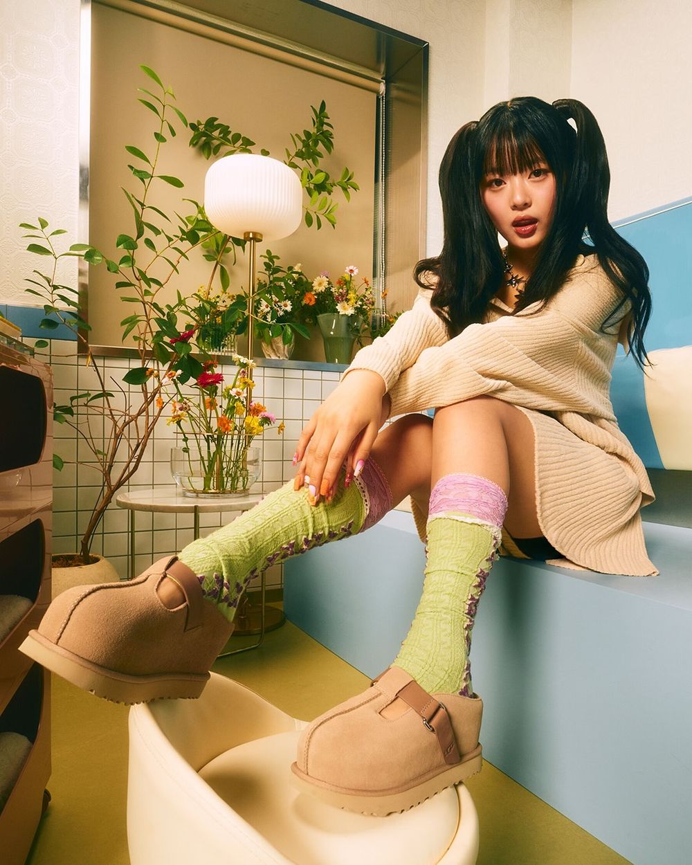 韓國女生都買了！UGG爆款「厚底木屐鞋」兩段式增高、一穿上腿看起來又細又直！-7