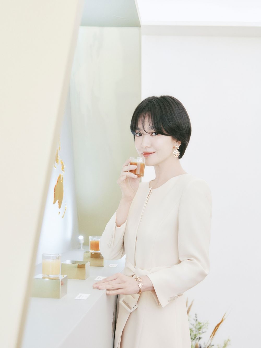 嬌蘭亞太區品牌大使「宋慧喬」，出席皇家蜂王乳平衡油精華發表會，完美膚況、盛世美顏，保養秘訣被問爆！-4