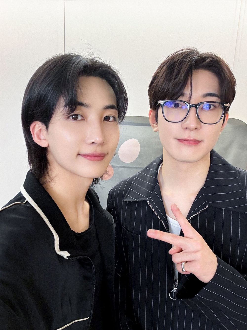 男團SEVENTEEN以完整體回歸！出道十週年專輯5月26日發行，淨漢、圓佑當兵中也參與！-4