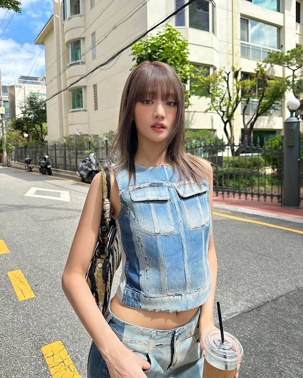 2025春夏韓國女生穿搭5大趨勢！芭蕾球鞋人腳一雙，豹紋搭配街上隨處可見！-11