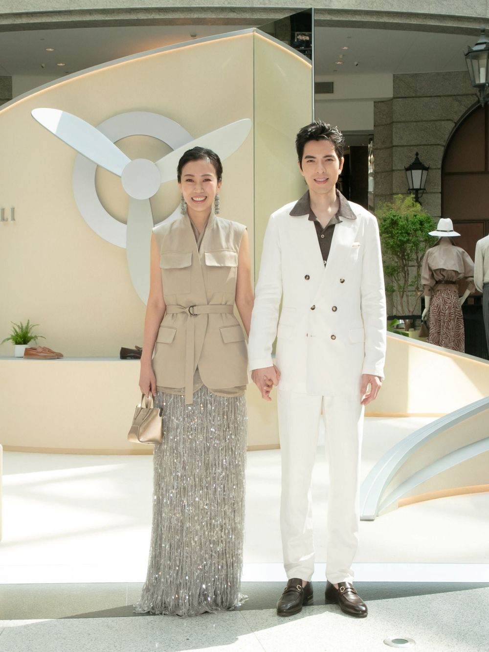 蕭敬騰、Summer婚後首合體！現身BRUNELLO CUCINELLI快閃店、大地色打造質感老錢風！-1