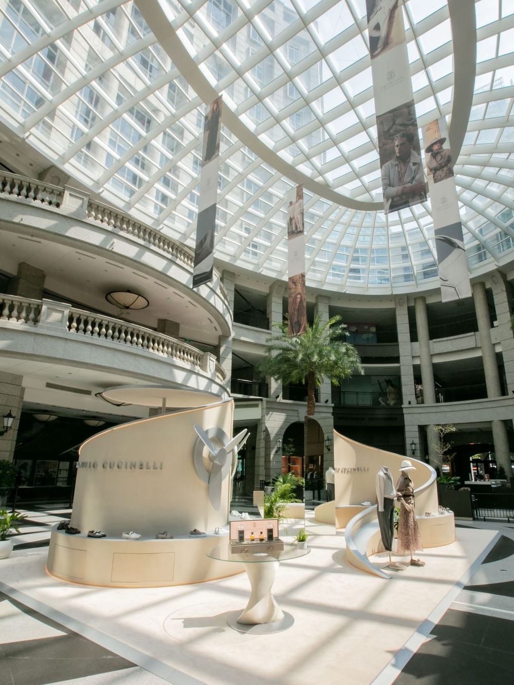 蕭敬騰、Summer婚後首合體！現身BRUNELLO CUCINELLI快閃店、大地色打造質感老錢風！-2