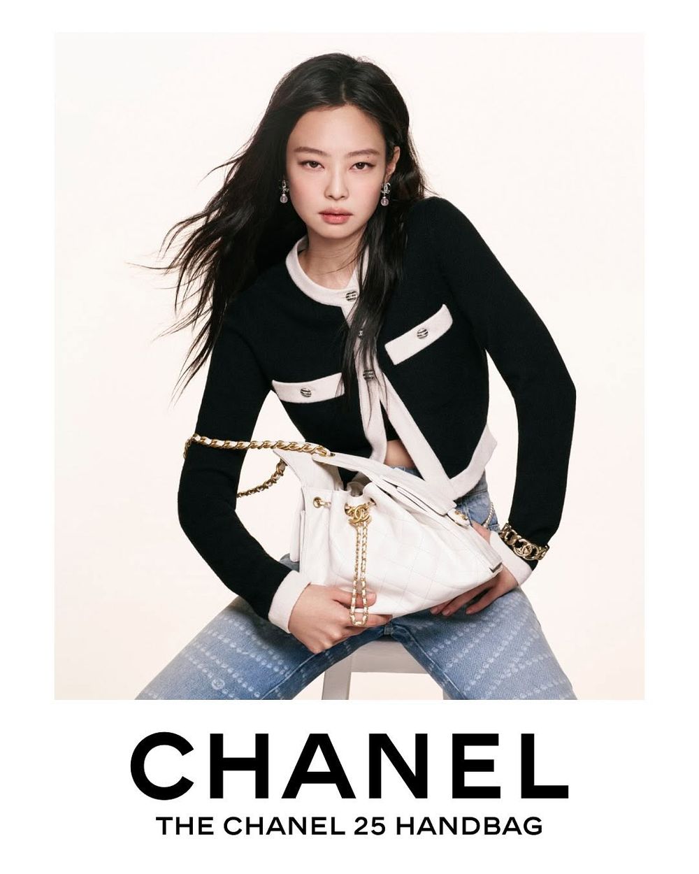 Jennie成為新爆款包CHANEL 25代言人！大容量＋多口袋出門超方便、看珍妮揹更想買了！-4