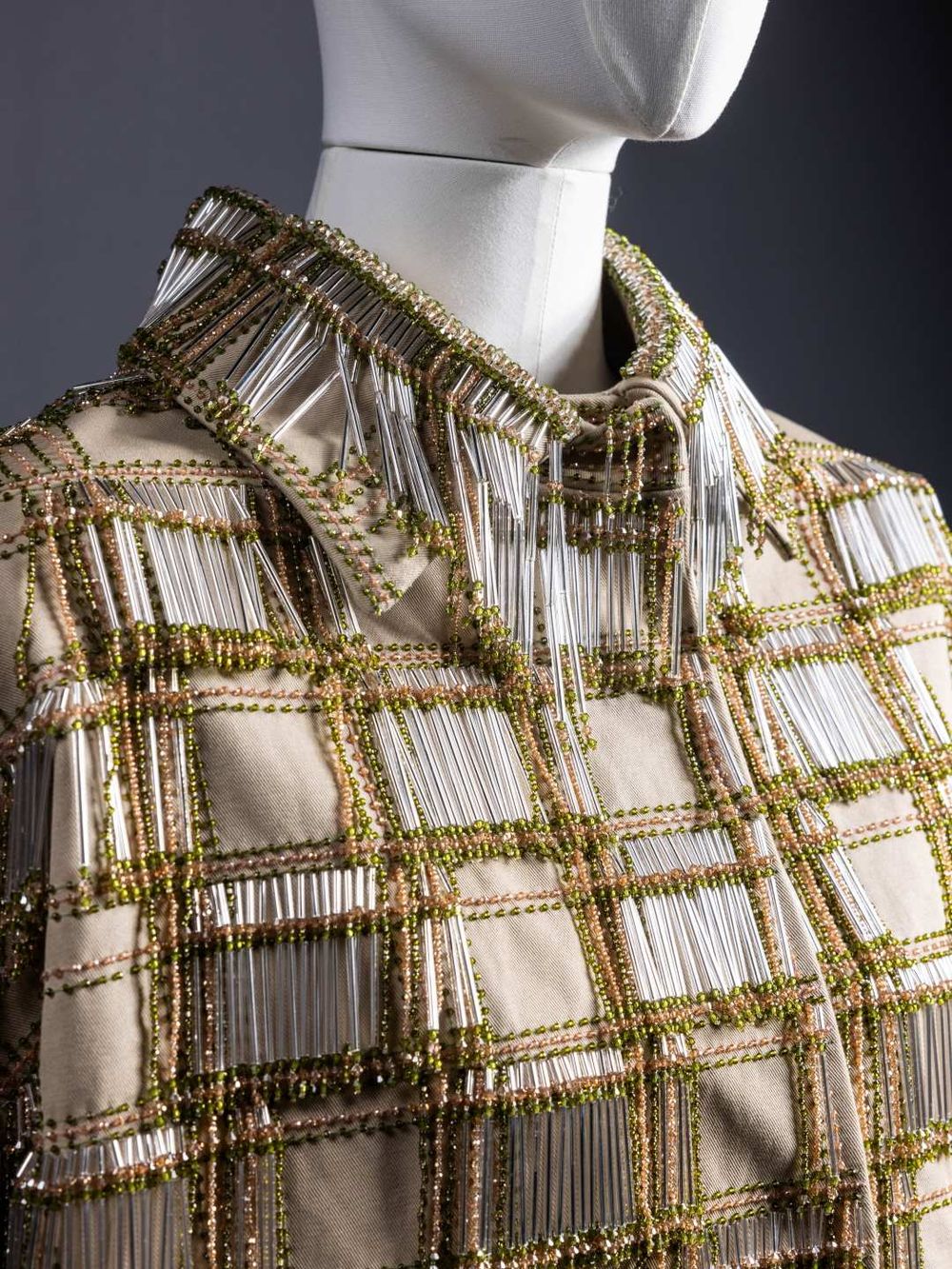 GUCCI頂級訂製展第一站就在台灣！訂製禮服一件耗時3000小時，根本是豪奢天花板！-16