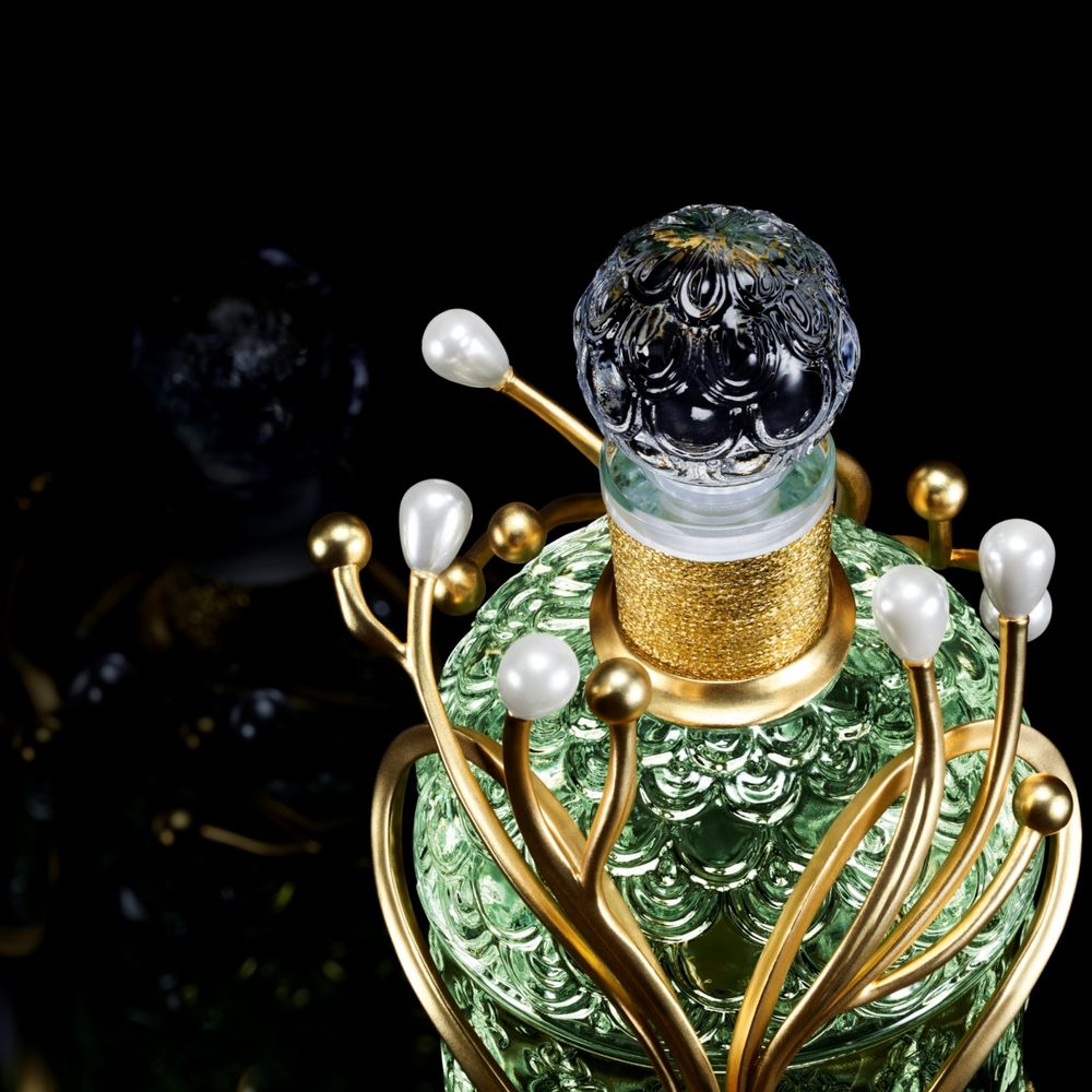 香氛界的夢幻逸品！嬌蘭限量鈴蘭淡香水結合AI與珍珠，打造絕美鎏金縷珠蜂印瓶，榮登此生必擁有最奢華香水！-7