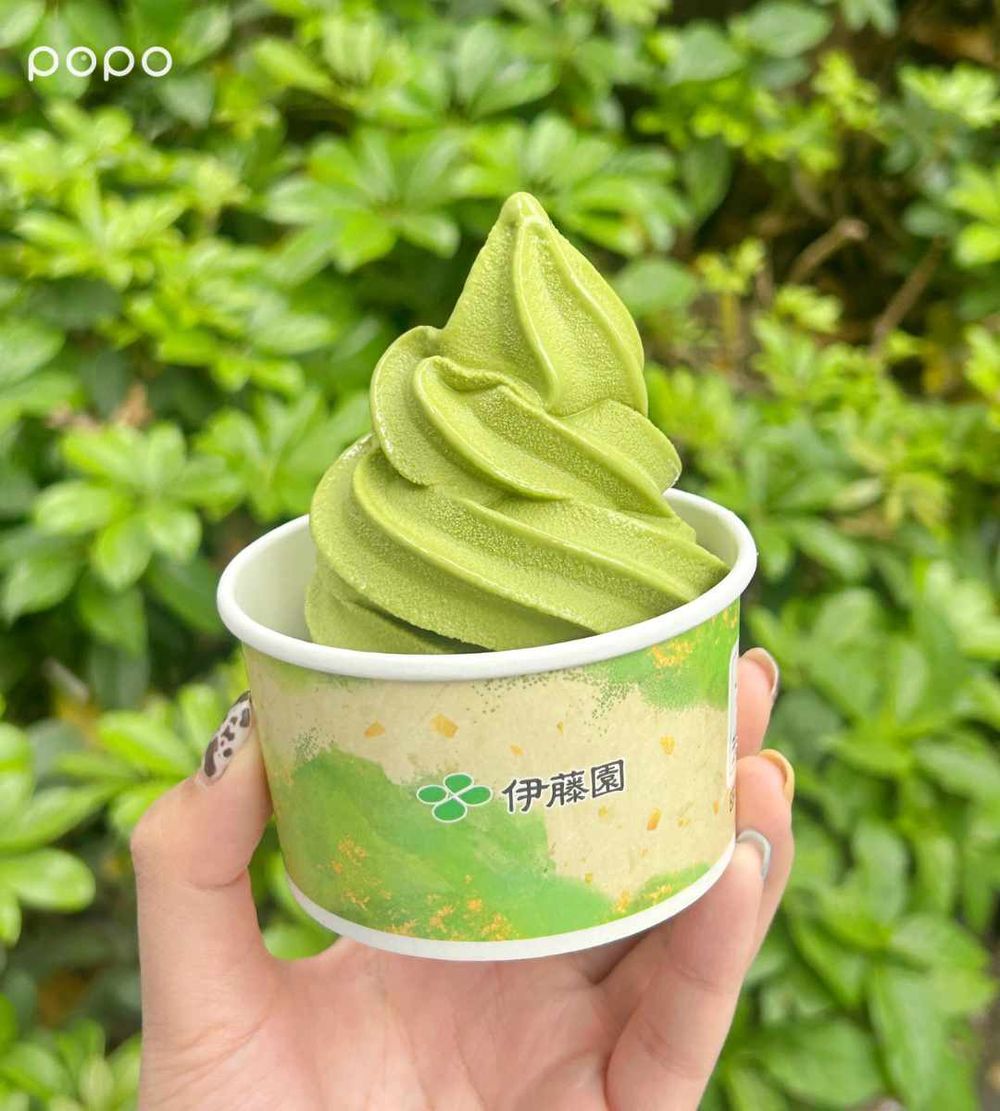 一支不用38元！全家4月最新「伊藤園抹茶霜淇淋」茶味超爆濃、買三支再送超可愛皮克敏水果叉！-3
