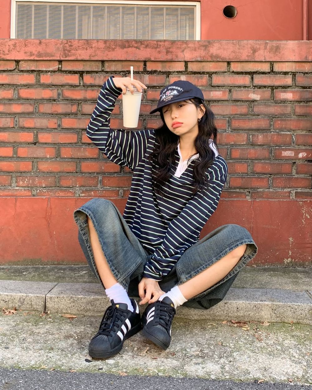 2025絕對要有一件！韓國女生最愛「條紋上衣穿搭」6大公式！第二招超簡單又時髦！-3