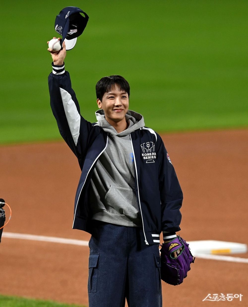 盤點7位出名的棒球狂粉KPOP偶像！昇玟、車銀優都上榜，Winter最愛是這隊！-12