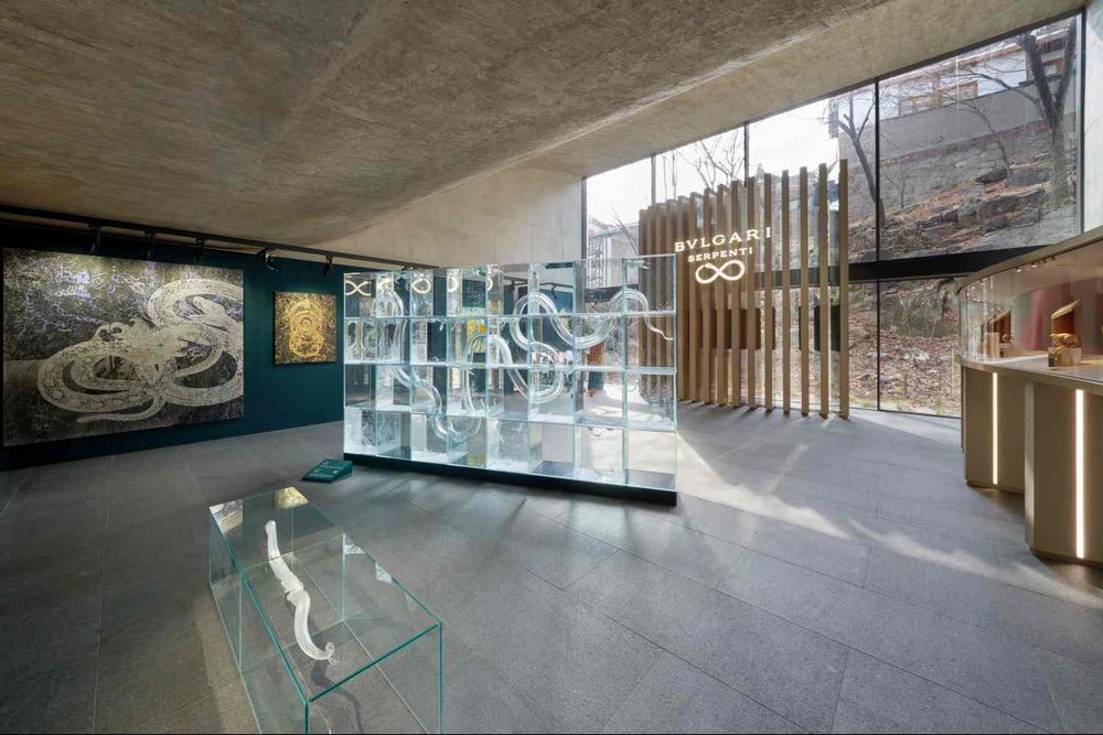 BVLGARI最強神顏陣容！張員瑛、丁海寅、金智媛現身寶格麗藝術展，金智媛「裸背禮服」辣翻全網！-9