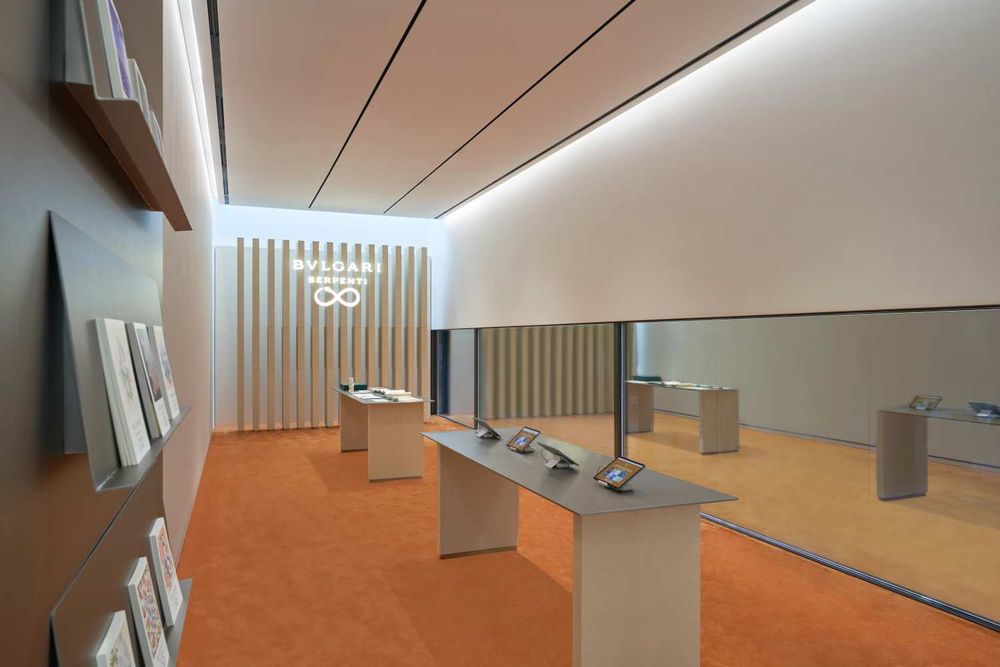BVLGARI最強神顏陣容！張員瑛、丁海寅、金智媛現身寶格麗藝術展，金智媛「裸背禮服」辣翻全網！-10