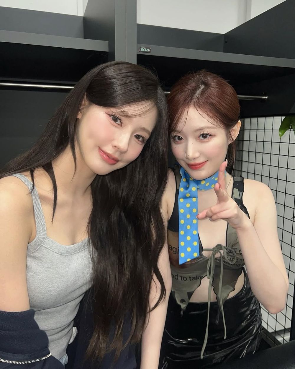 朋友出遊怎麼拍才好看？(G)I-DLE、aespa人氣女團5招「閨蜜拍照姿勢」學起來、隨便拍都美到像雜誌照！-11