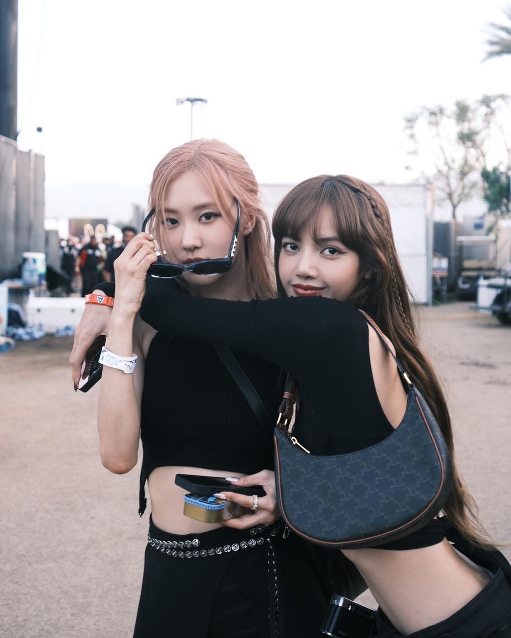韓網熱議7組人氣超高KPOP女團同齡組合！Rosé、Lisa感情超好，薇娟Minnie「狗狗姊妹」相愛相殺！-14