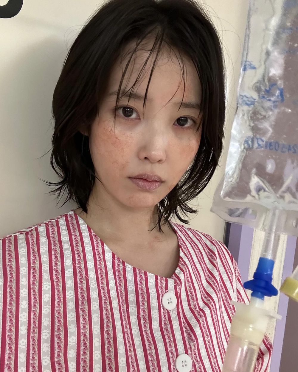 Netflix《苦盡柑來遇見你》IU自曝全素顏上陣？！攝影機也拍不到毛孔、細紋的牛奶膚質，保養全靠這些重點！-13