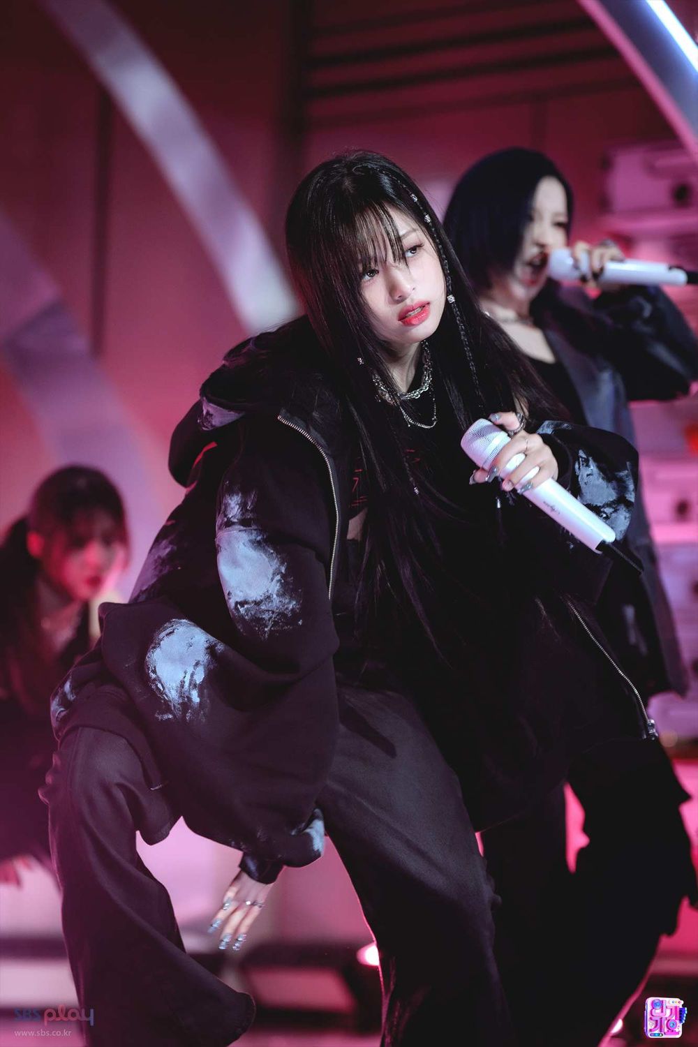 韓網公認7位歌聲具爆發力的女團主唱成員！Sullyoon反差感音色超狂，安俞真、Winter嗓音很有辨識度！-11