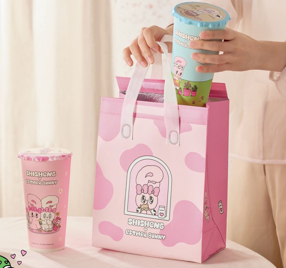 十盛和韓國人氣「艾絲樂小兔」聯名來了！4款限定杯身、絨毛飲料杯套可愛爆炸，「這樣做」再送保冷袋！-1