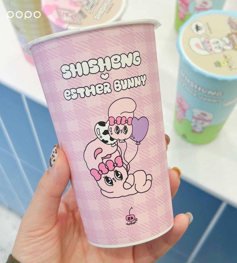 十盛和韓國人氣「艾絲樂小兔」聯名來了！4款限定杯身、絨毛飲料杯套可愛爆炸，「這樣做」再送保冷袋！-8