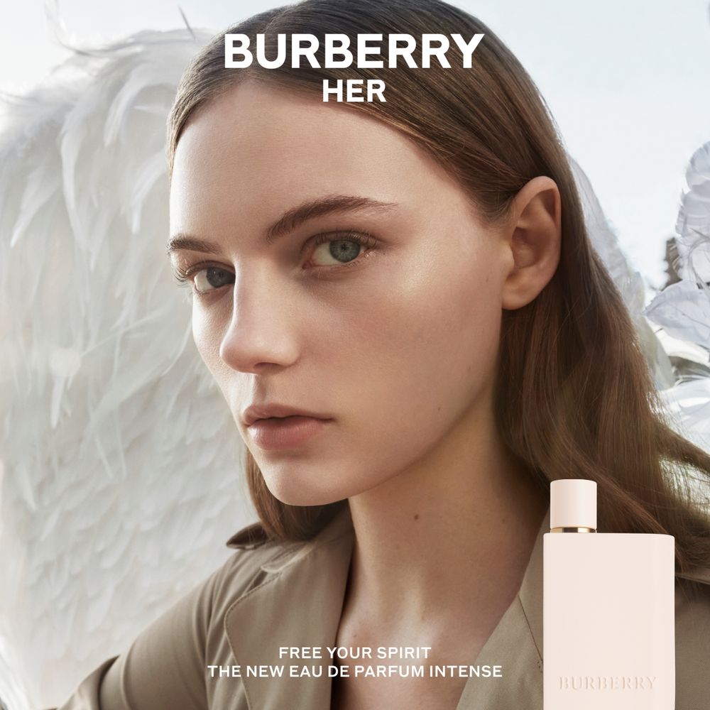 2025全新草莓香水登場！Burberry「Her女性極致淡香精」野草莓、橙花、琥珀木香，是最適合夏季的香味！-3