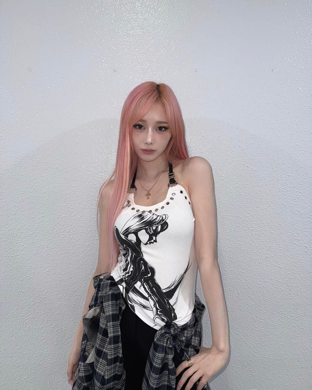 韓網熱議7位被封為「人間櫻花」的KPOP女偶像！Giselle薇娟美得令人驚豔，宮脇咲良行走的櫻花美景！-10
