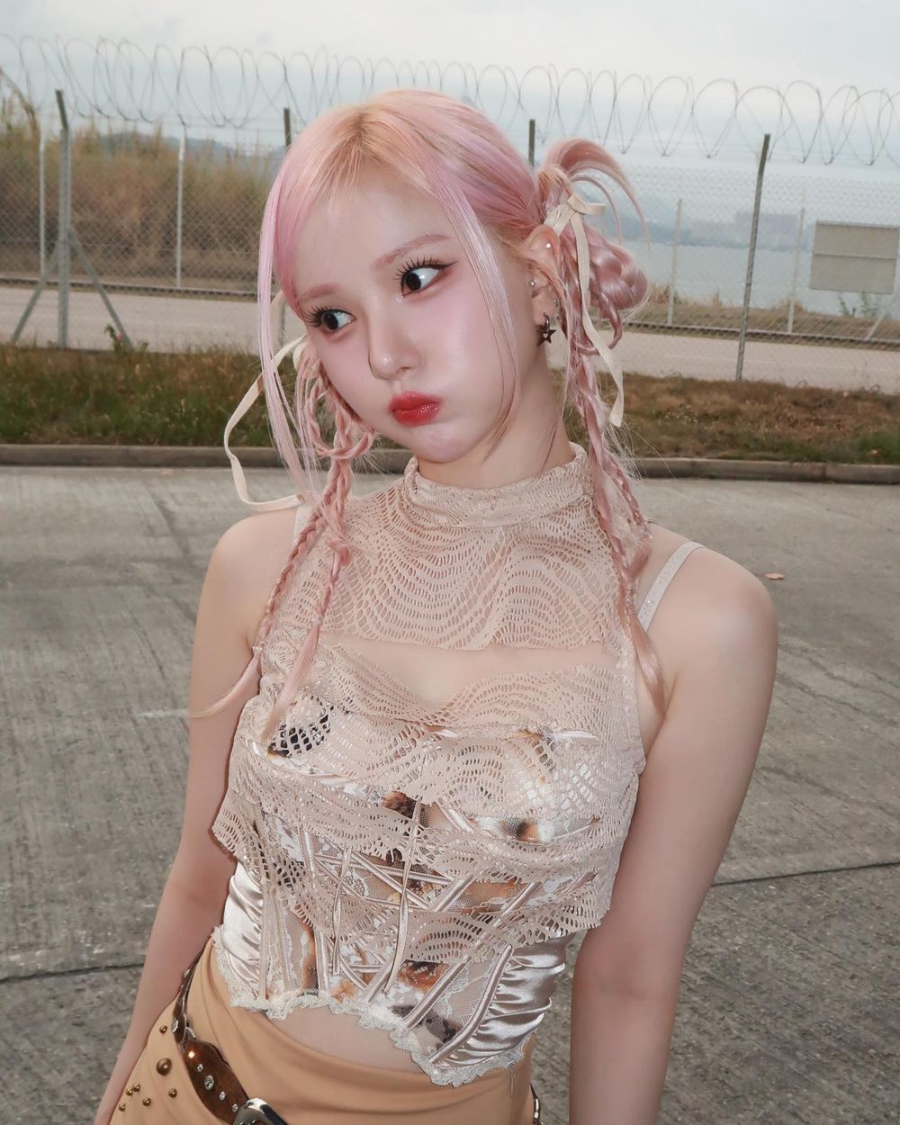韓網熱議7位被封為「人間櫻花」的KPOP女偶像！Giselle薇娟美得令人驚豔，宮脇咲良行走的櫻花美景！-13