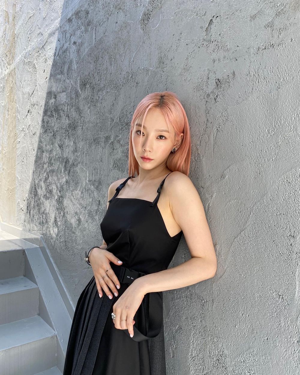 韓網熱議7位被封為「人間櫻花」的KPOP女偶像！Giselle薇娟美得令人驚豔，宮脇咲良行走的櫻花美景！-17