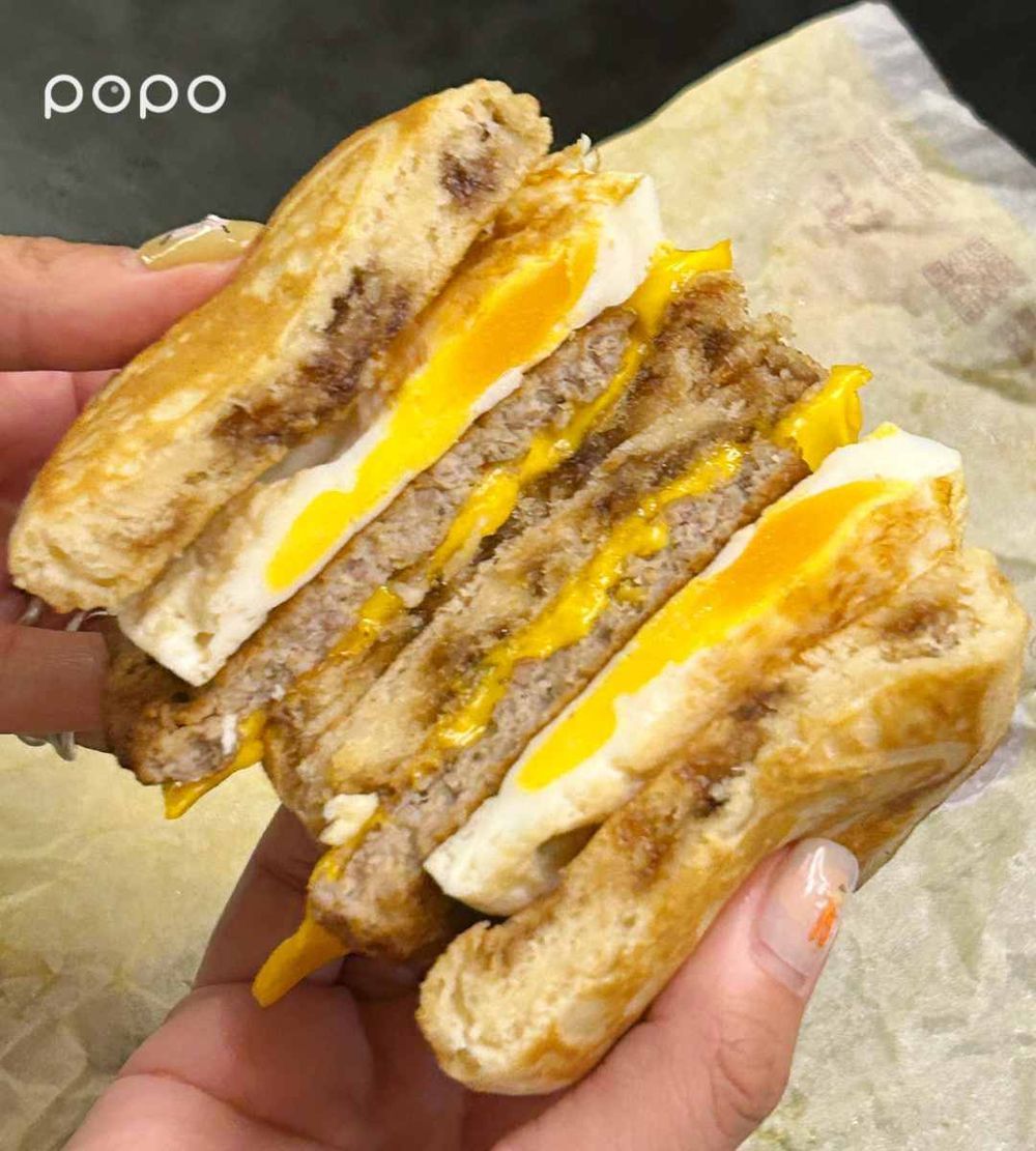 麥當勞厚鬆餅堡回來了！「這天起」限時回歸、香甜鬆餅+鹹香肉排今年再沒吃到會捶心肝！-4