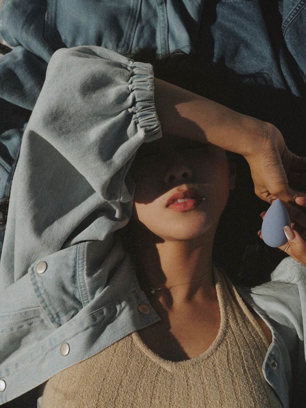 全球限量上市！美妝界最時尚「丹寧藍美妝蛋」攜手唐葳Wei Tang，買指定牛仔單品送75折優惠！-5