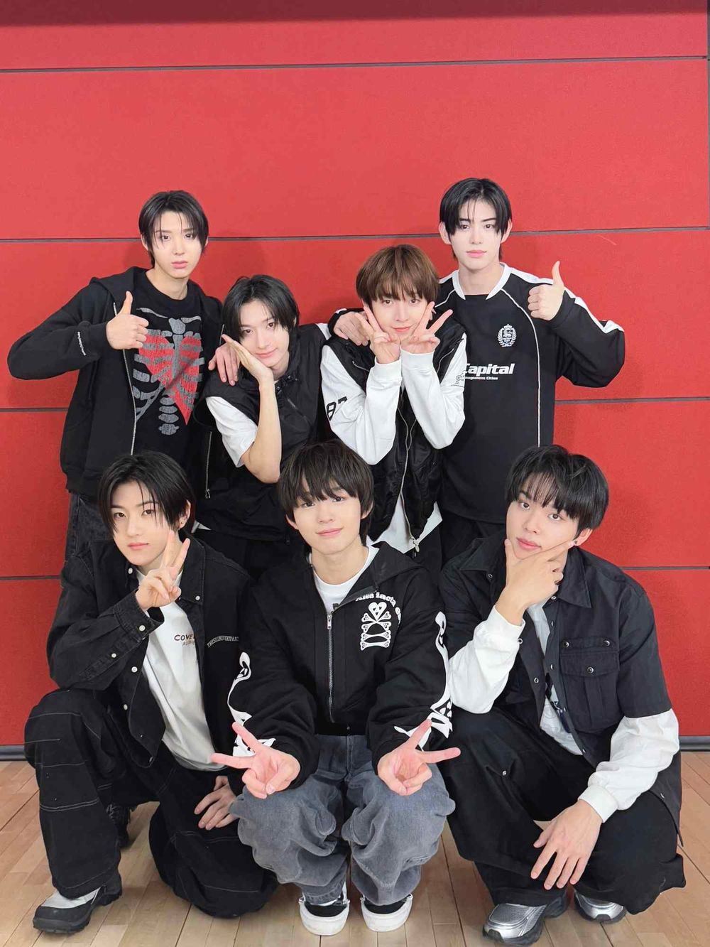 葛萊美評選8組2025最受期待的新人韓團！MEOVV成新一代怪物新人，izna來勢洶洶人氣超高！-17