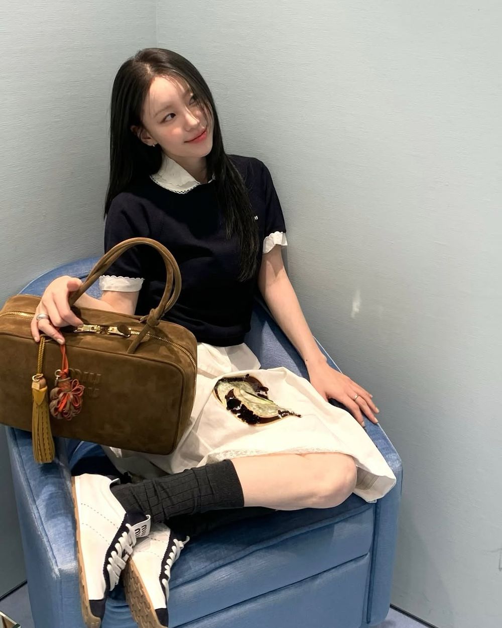 路上韓女都這樣穿！2025春夏「MIU系穿搭」6大重點！條紋上衣、花苞裙是衣櫃標配！-3