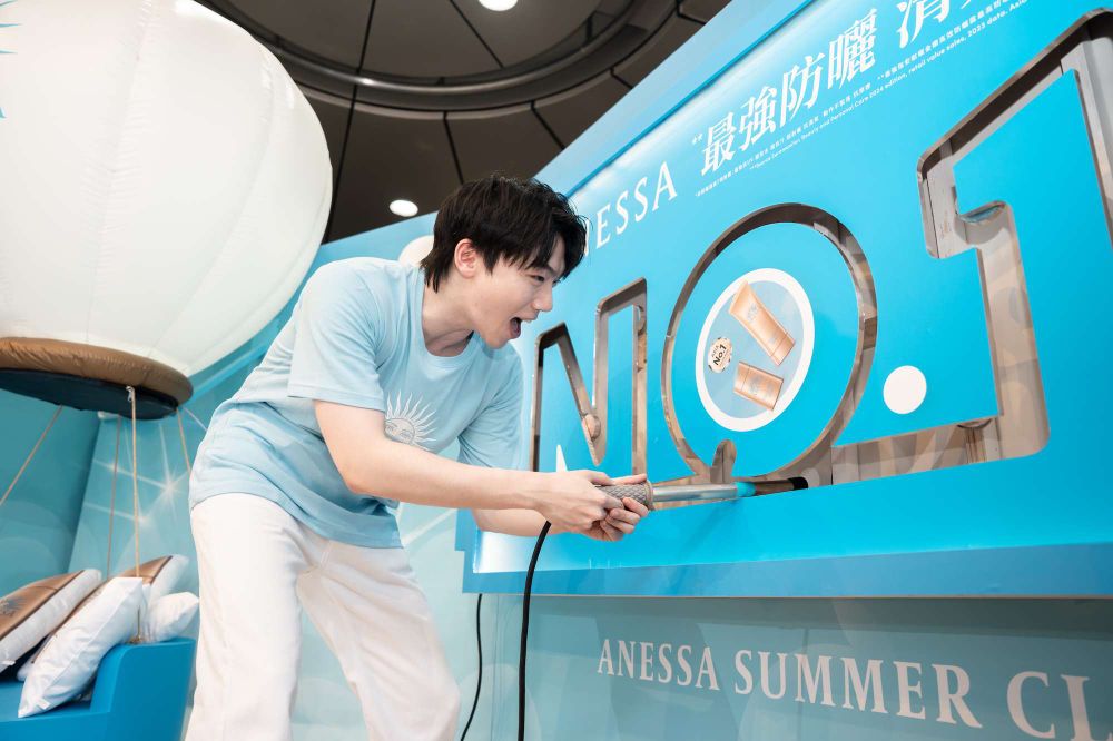 王嘉爾現身忠孝SOGO！安耐曬把夏季海灘搬到市區，遊戲闖關免費拿金鑽露、氣泡飲，買防曬乳還能體驗氛圍感拍貼街！-4
