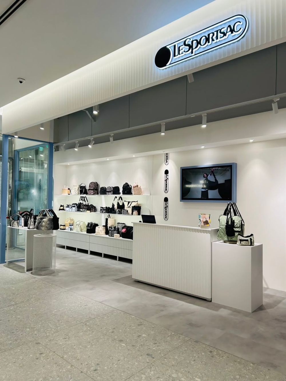 台北大巨蛋有什麼店？6間必逛時尚品牌盤點：CARLYN雲朵包、Snow Peak韓支線，可以逛一整天！-8