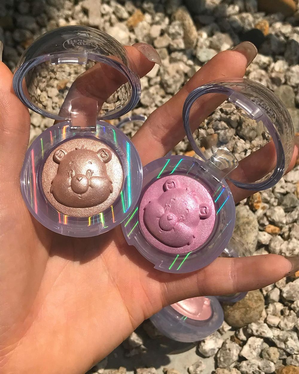 韓國小眾彩妝TAG推出超夢幻「Care Bears」聯名彩妝，立體彩虹熊打亮盤、軟Q慕斯腮紅...，每一樣都可愛瘋掉！-15