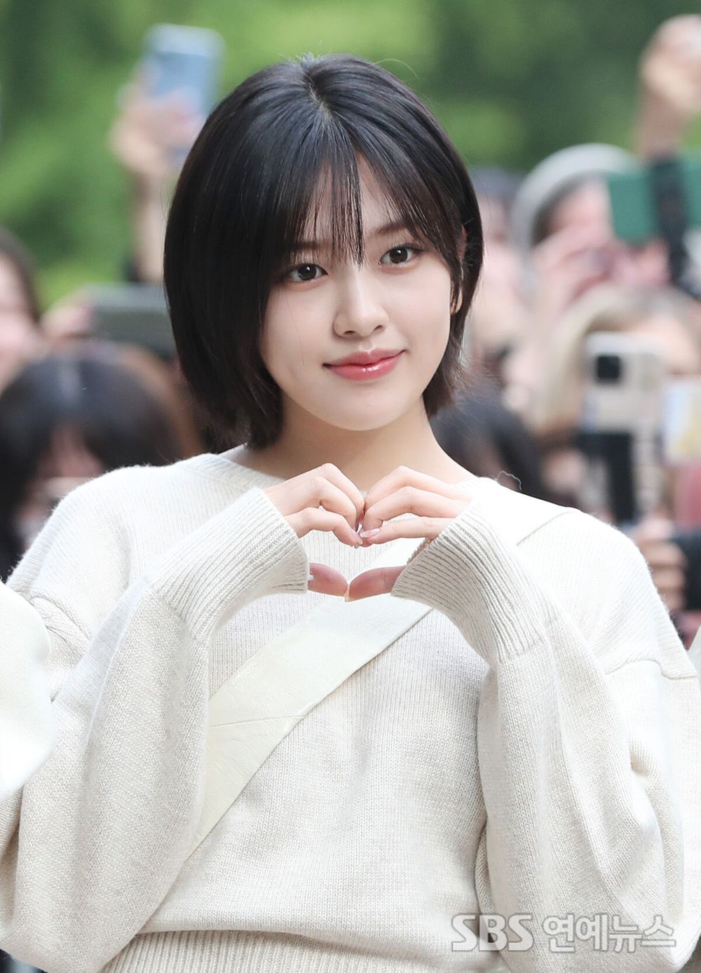 盤點7位最具純情漫畫感的韓國女偶像！Sullyoon、Jisoo獲封初戀臉，Winter撞臉這位人氣動漫角色！-10